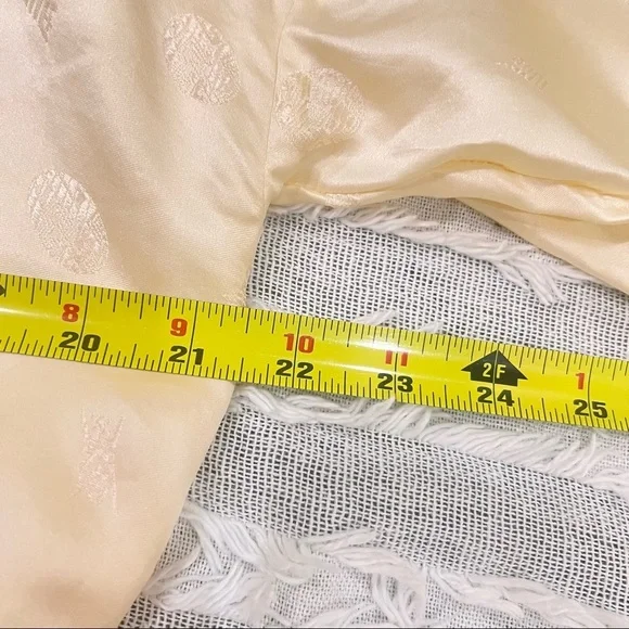 Longevity Hangzhou China. Women Light gold robe. 100% Silk. Size : M - Picture 9 of 12